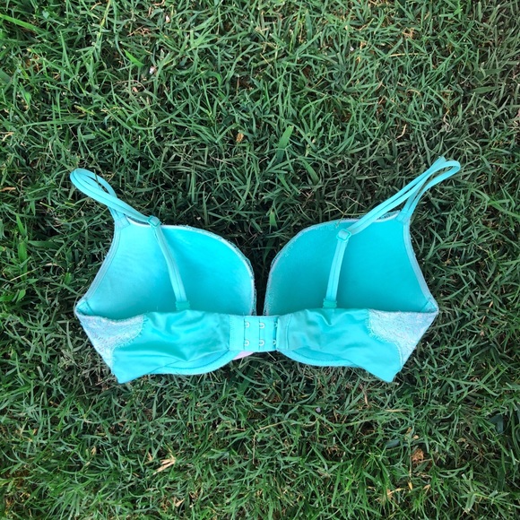 ⭐️Victoria’s Secret Very Sexy Push Up Bra 34DD⭐️ - Picture 2 of 8